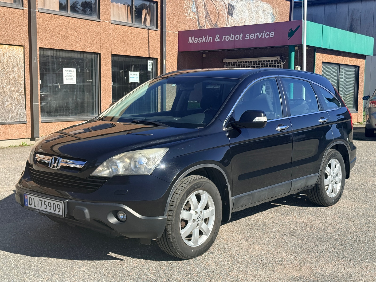 Svart Honda CR-V 2007 sett forfra